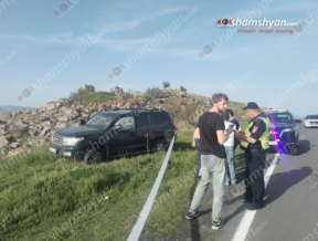 Գեղարքունիքում բախվել են «BMW X5»-ը ու «Toyota Land Cruiser»-ը, վերջինը հայտնվել է դաշտում․ կա տուժած
